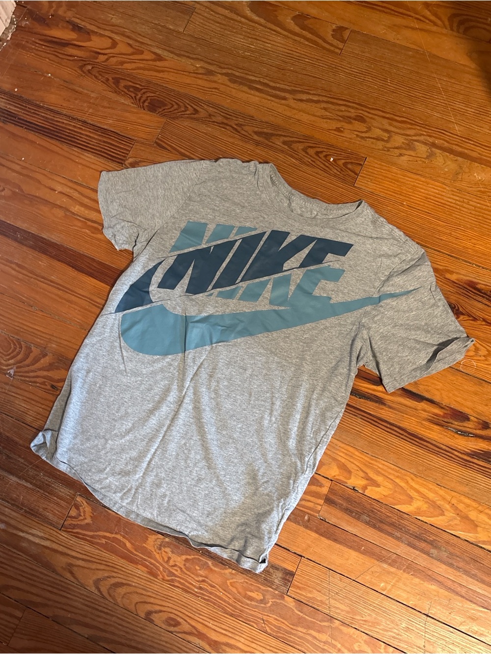 Vintage Nike Men’s Gray Logo T-Shirt